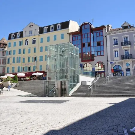 Apartament Mandana *
